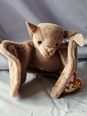 Ty Beanie Babies Brown Plush Bat with Heart Tag